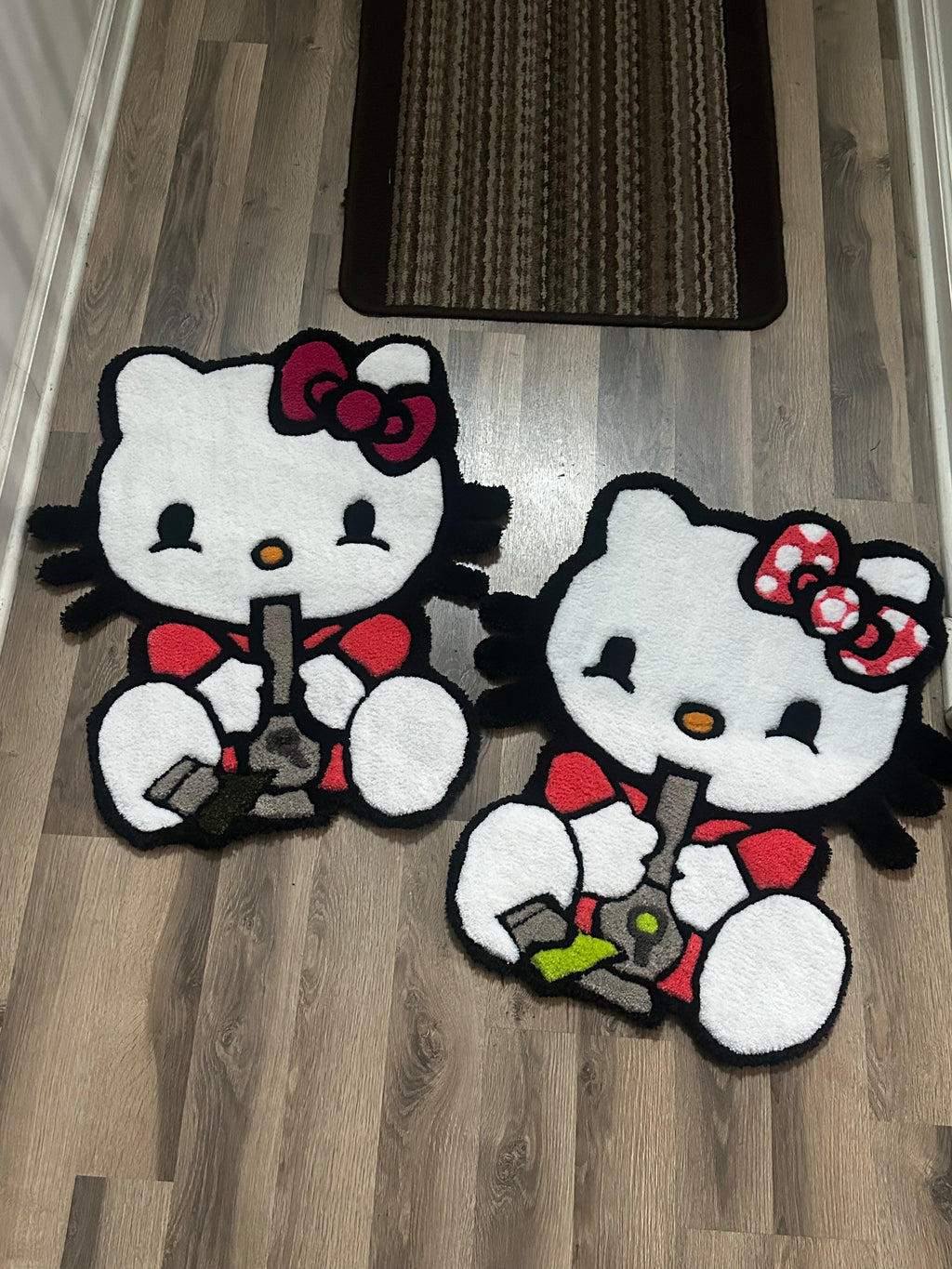 Hello Kitty | Duo Bong Smoking Rug